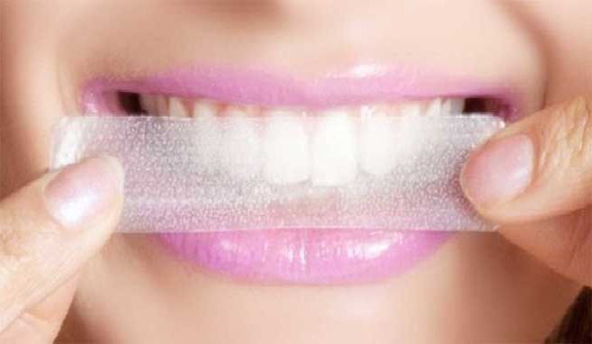 Tiras para blanquear los dientes 